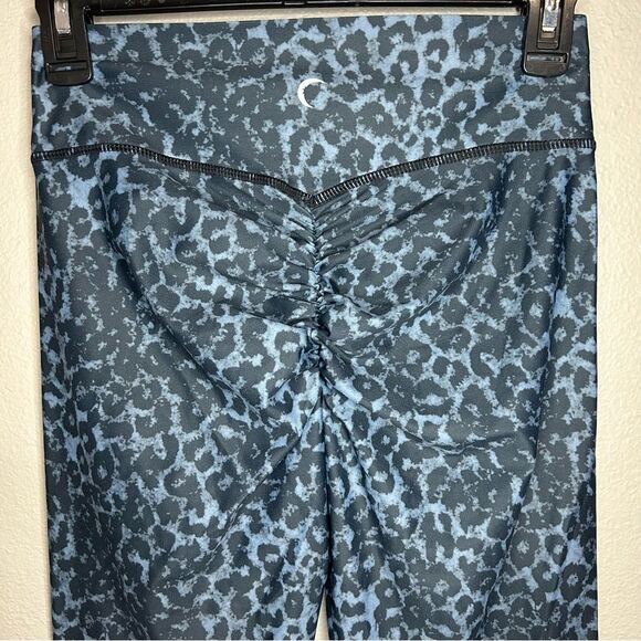 Zyia Scrunchy Light N Luxe leopard print ruched 7/8 athletic leggings size 6-8 - Picture 4 of 5